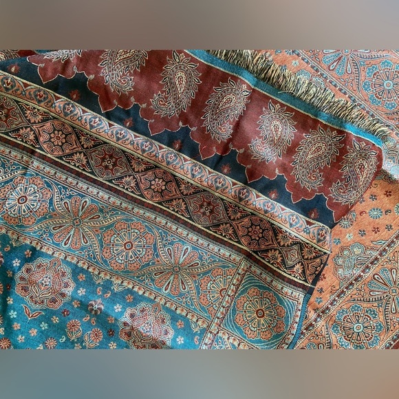 Beautiful light reversible Paisley Brocade Tassel Large Scarf Pashmina Throw - Picture 1 of 13